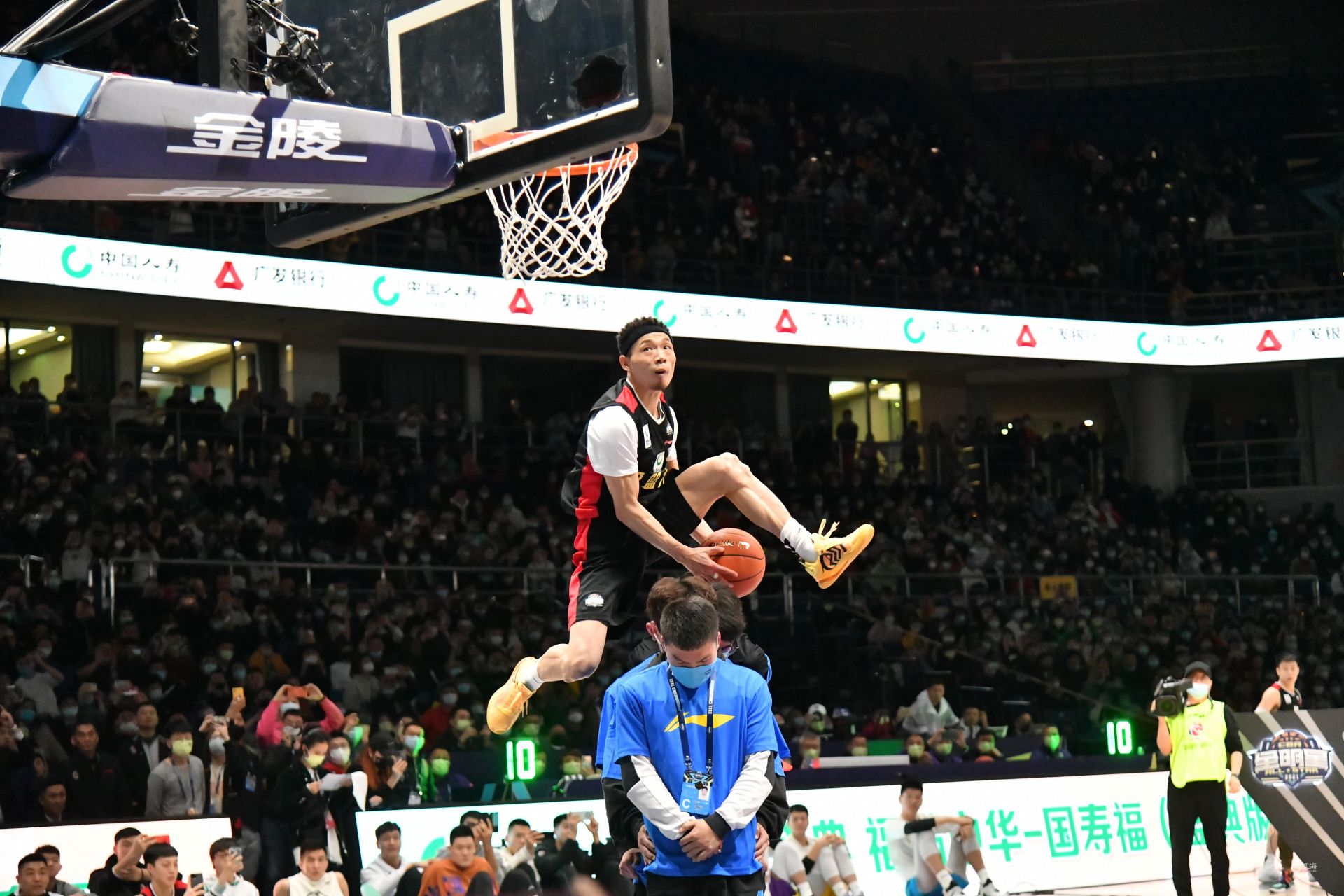 不满且不断 不满且不断